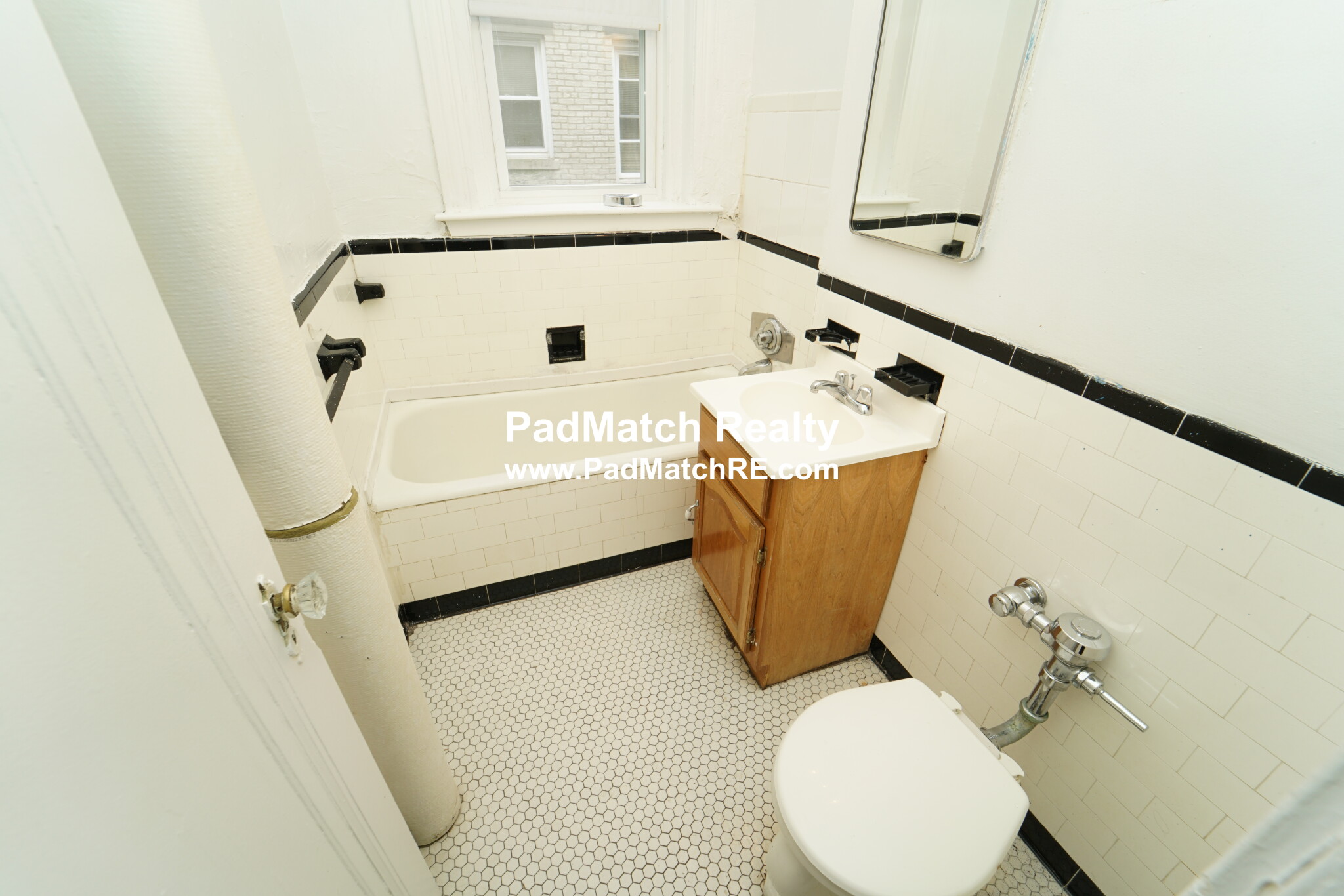 1687 Commonwealth Ave, Brighton