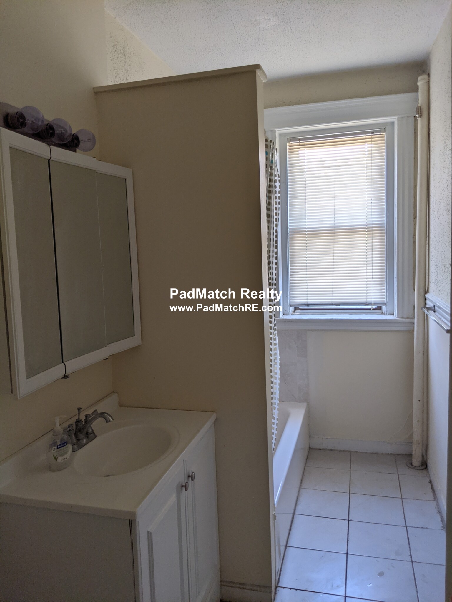 360 Riverway, Fenway