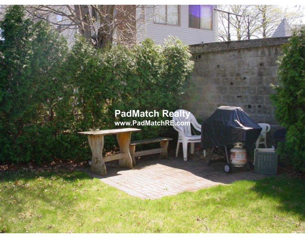 14 Lyons Ct, Watertown