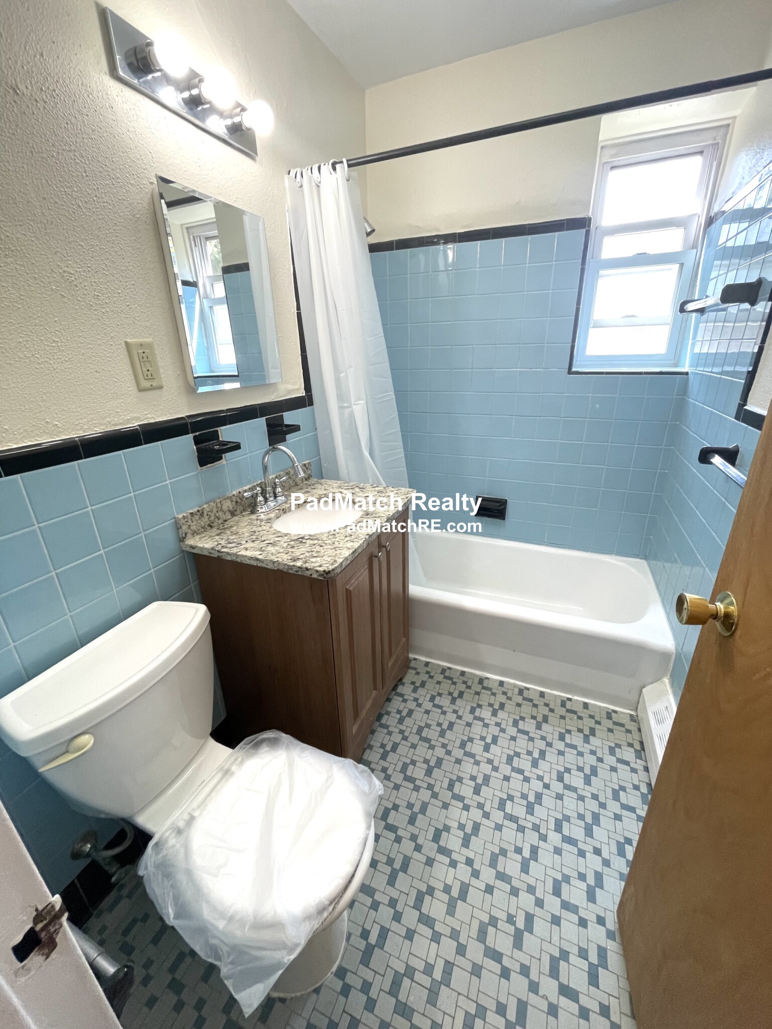 53 Parkman St, Longwood