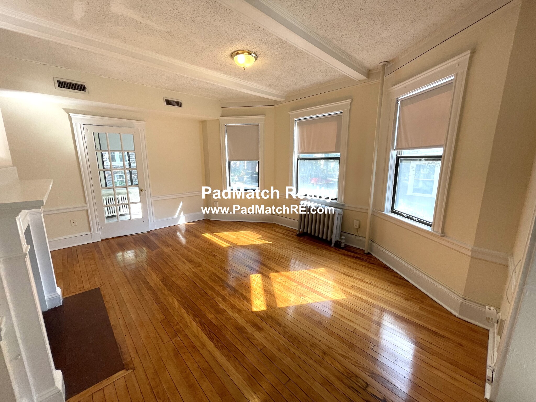 24 Hamilton Rd, Longwood