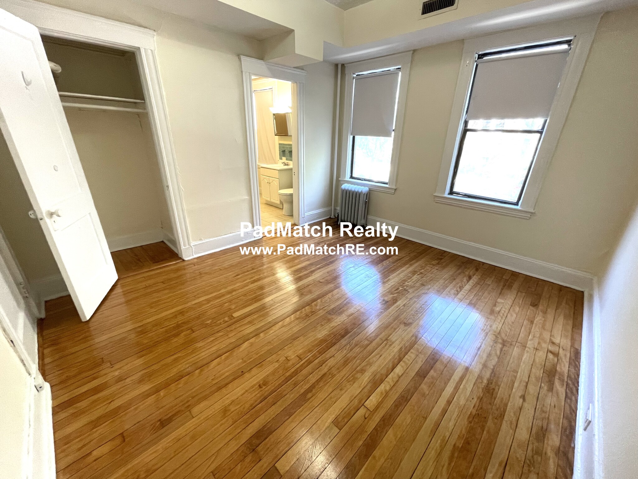 24 Hamilton Rd, Longwood