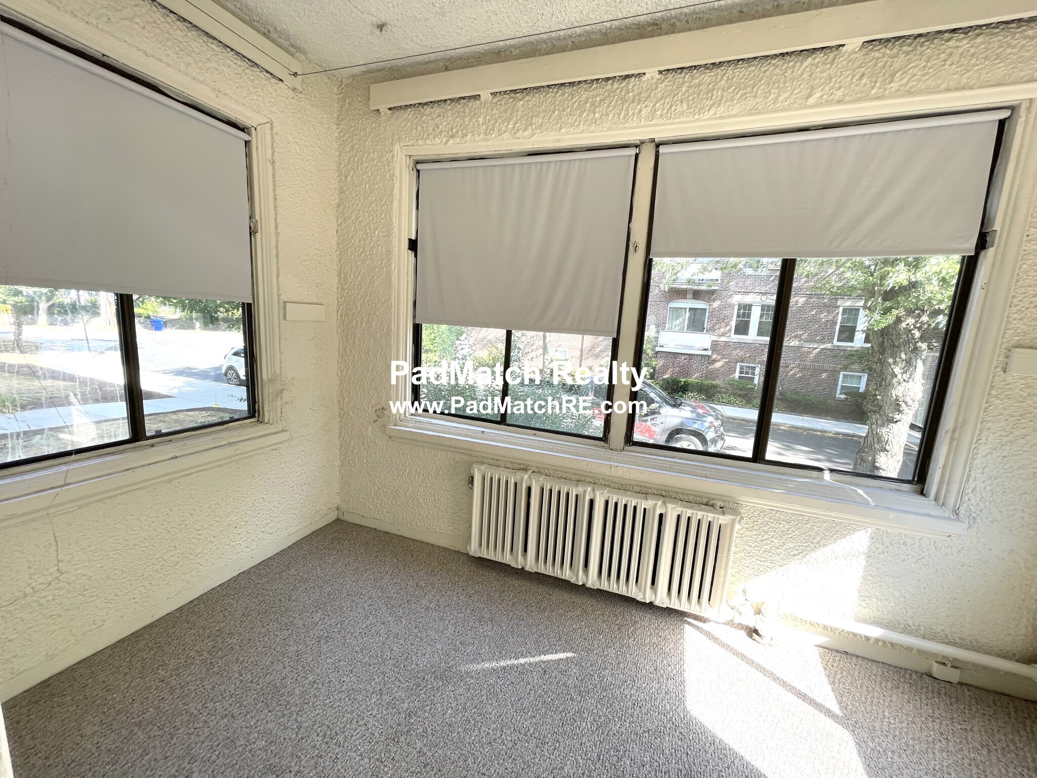 24 Hamilton Rd, Longwood