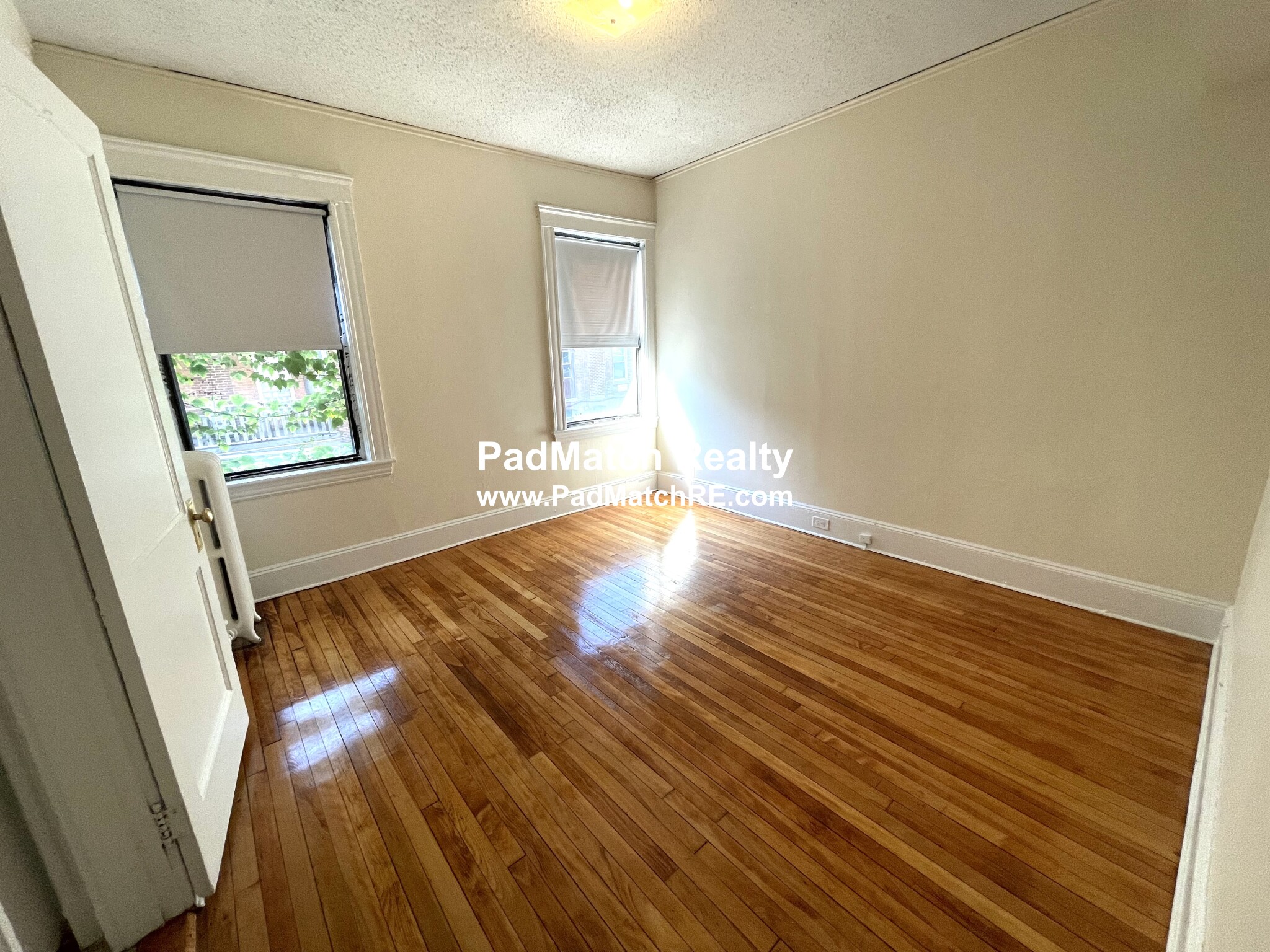 24 Hamilton Rd, Longwood