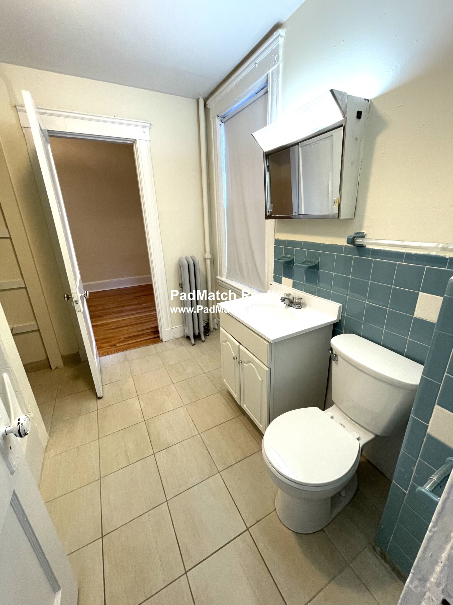 24 Hamilton Rd, Longwood