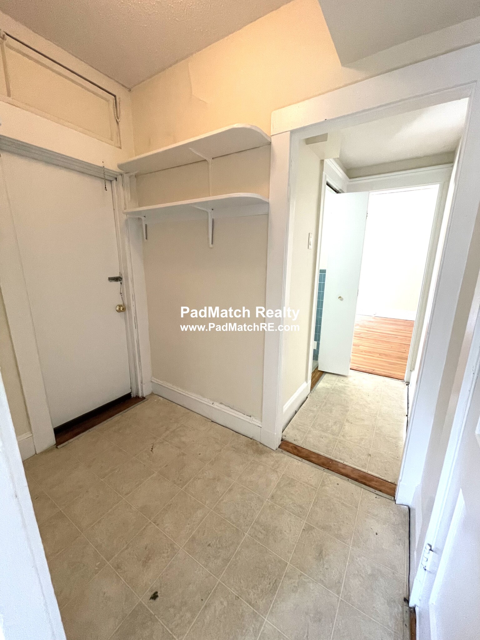 24 Hamilton Rd, Longwood