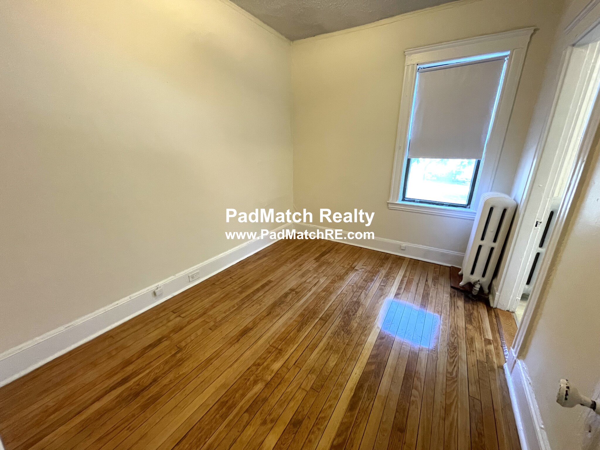 24 Hamilton Rd, Longwood