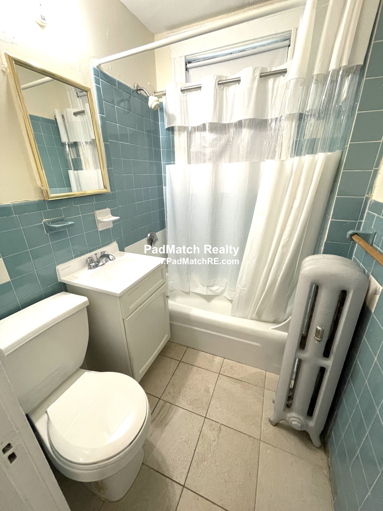 24 Hamilton Rd, Longwood