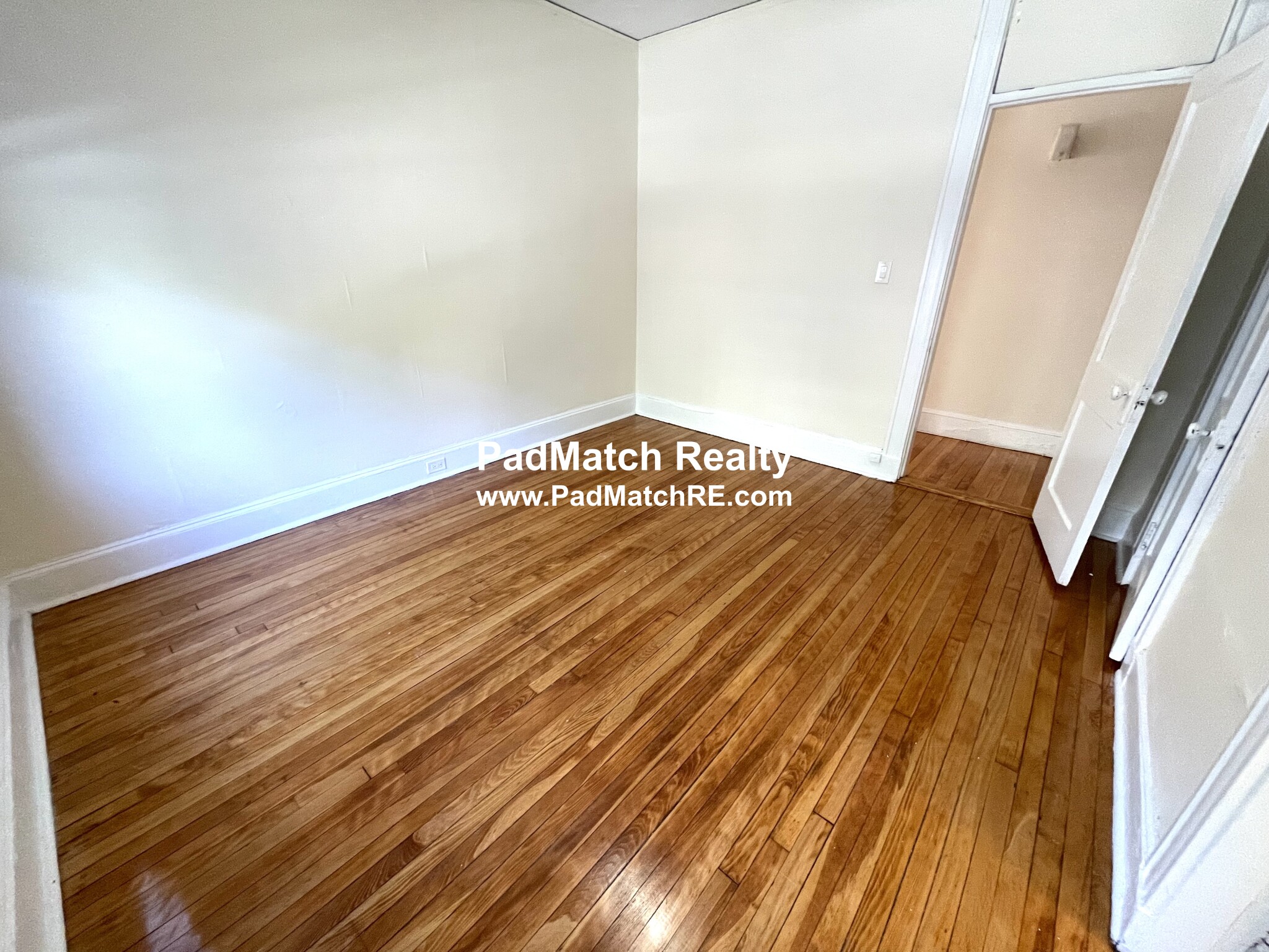 24 Hamilton Rd, Longwood