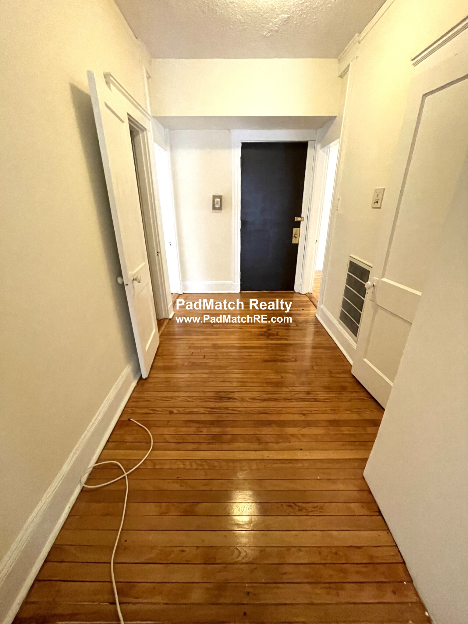 24 Hamilton Rd, Longwood