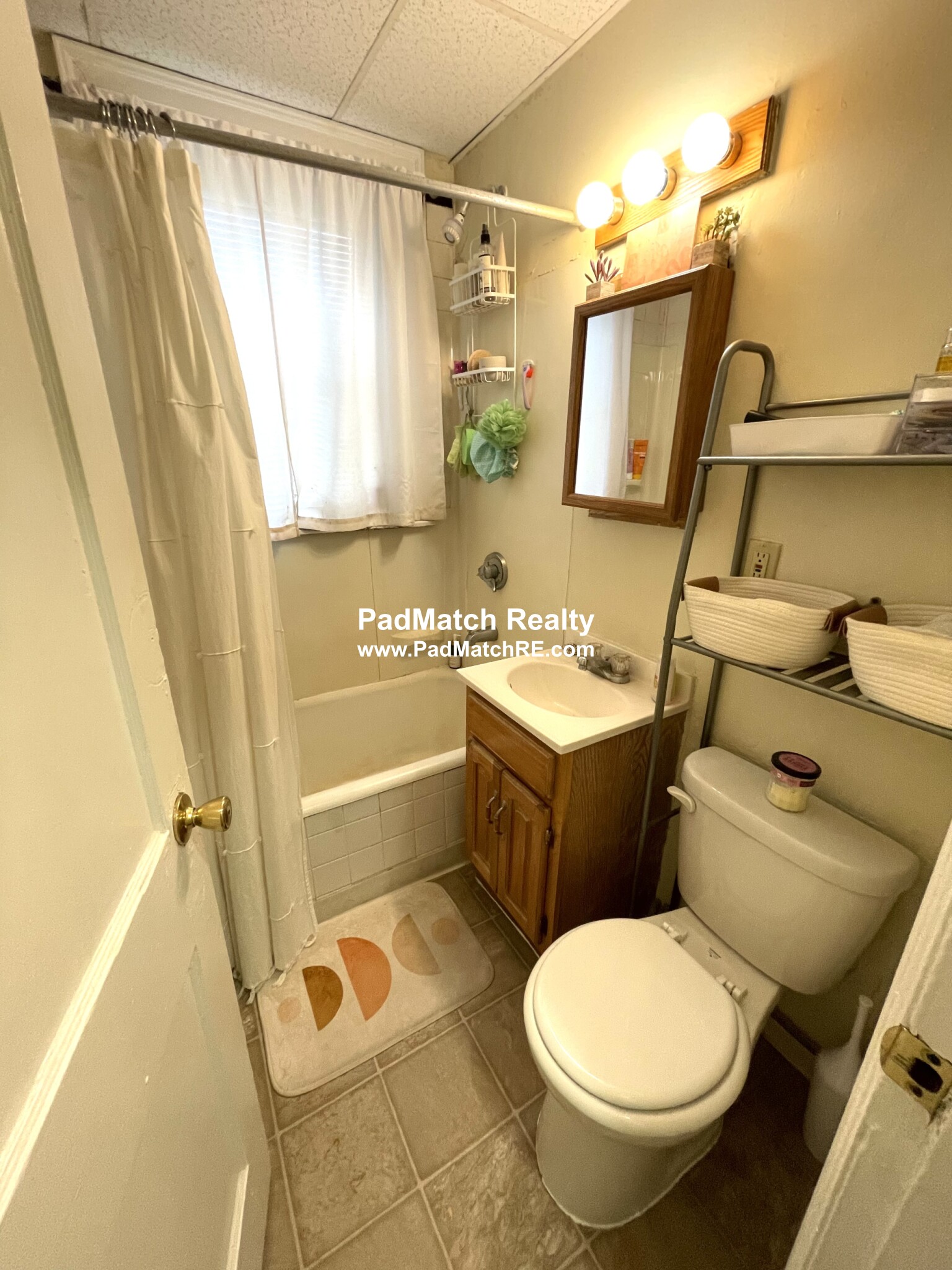 33 Lourdes Ave, Jamaica Plain