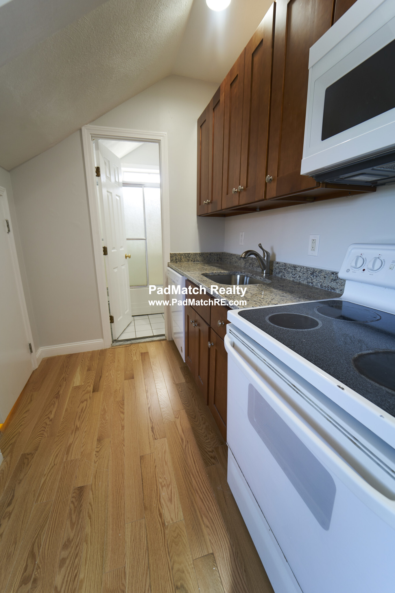 2 Chestnut Hill Ave, Brighton