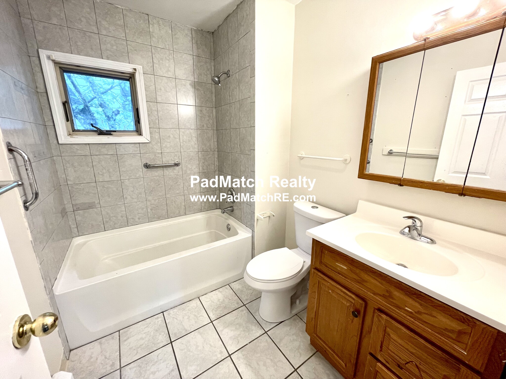 15 Oakes Ave, Southbridge