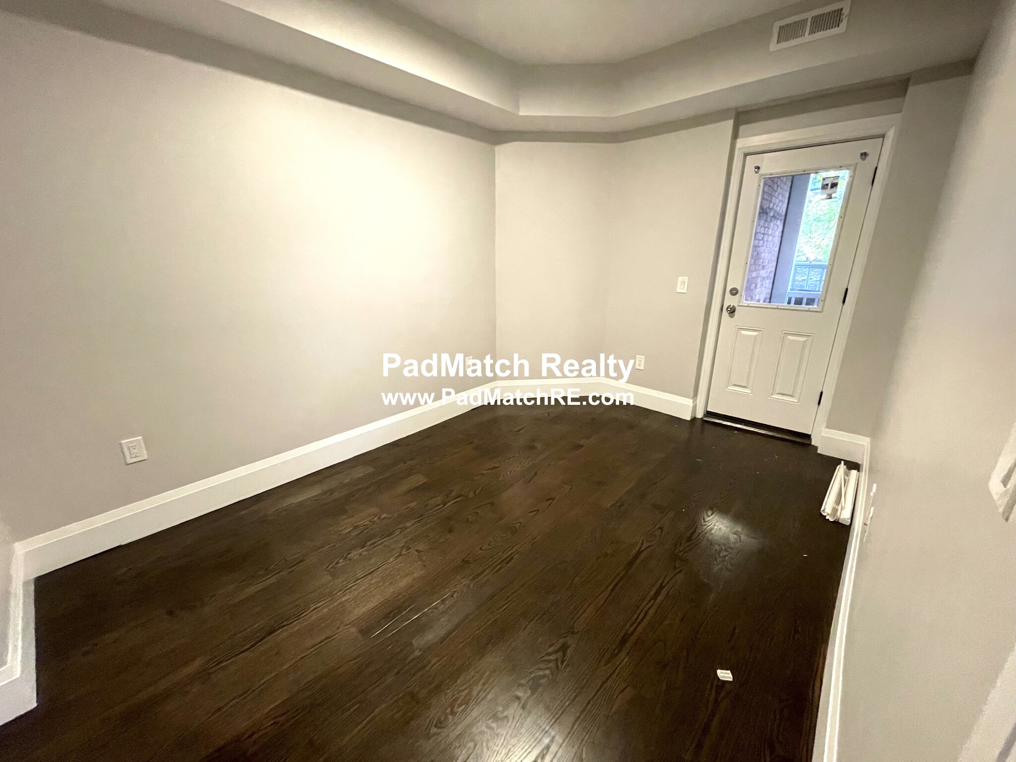 7 Strathmore Rd, Washington Square