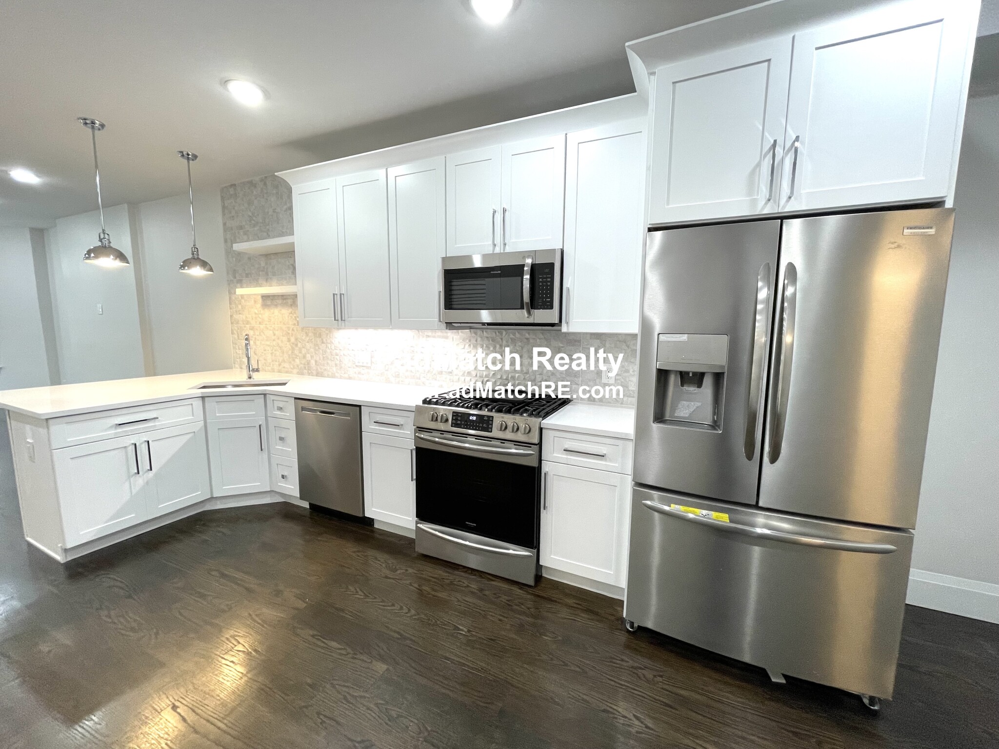 7 Strathmore Rd, Washington Square