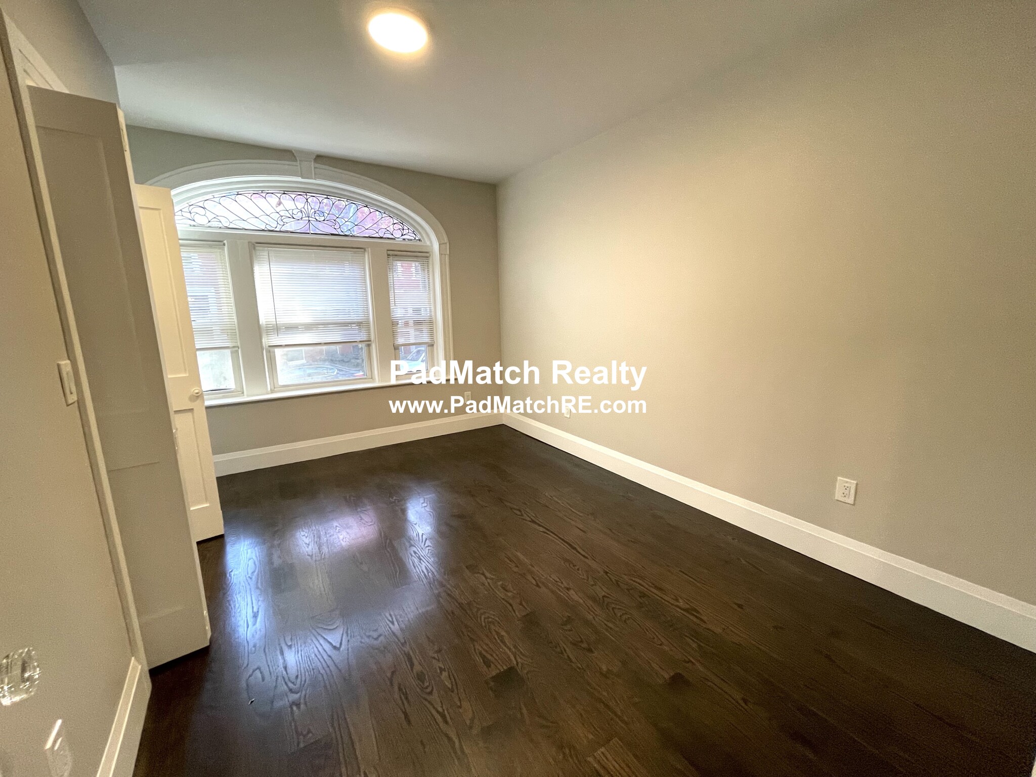 7 Strathmore Rd, Washington Square