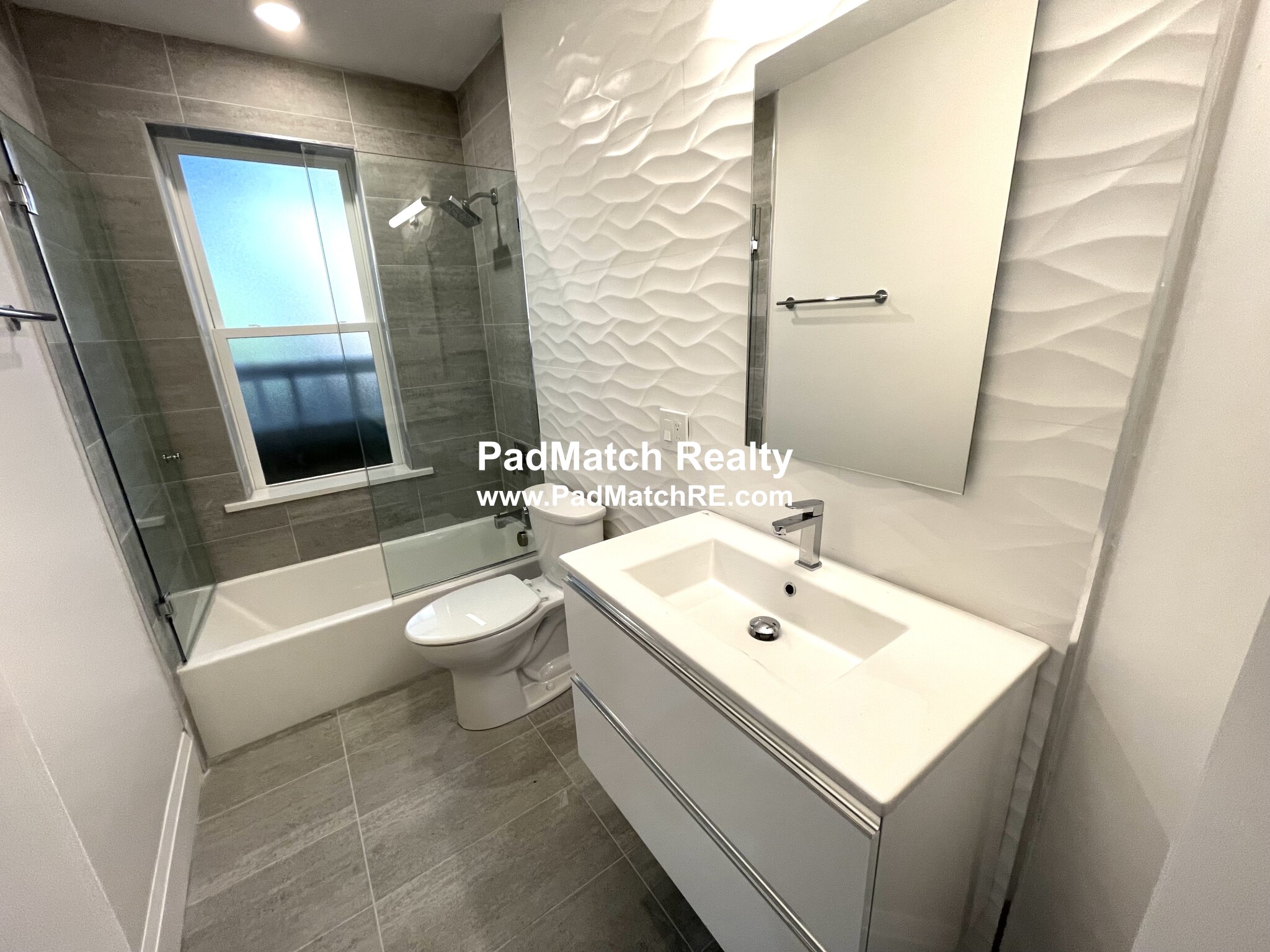 7 Strathmore Rd, Washington Square