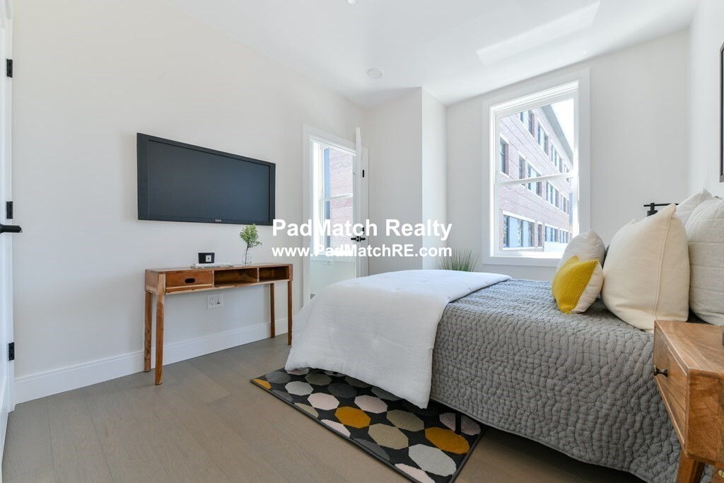 8 Winthrop St, East Boston