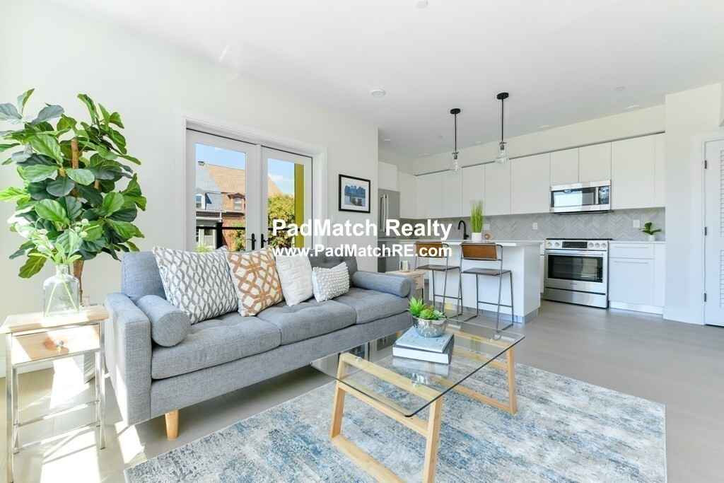 8 Winthrop St, East Boston