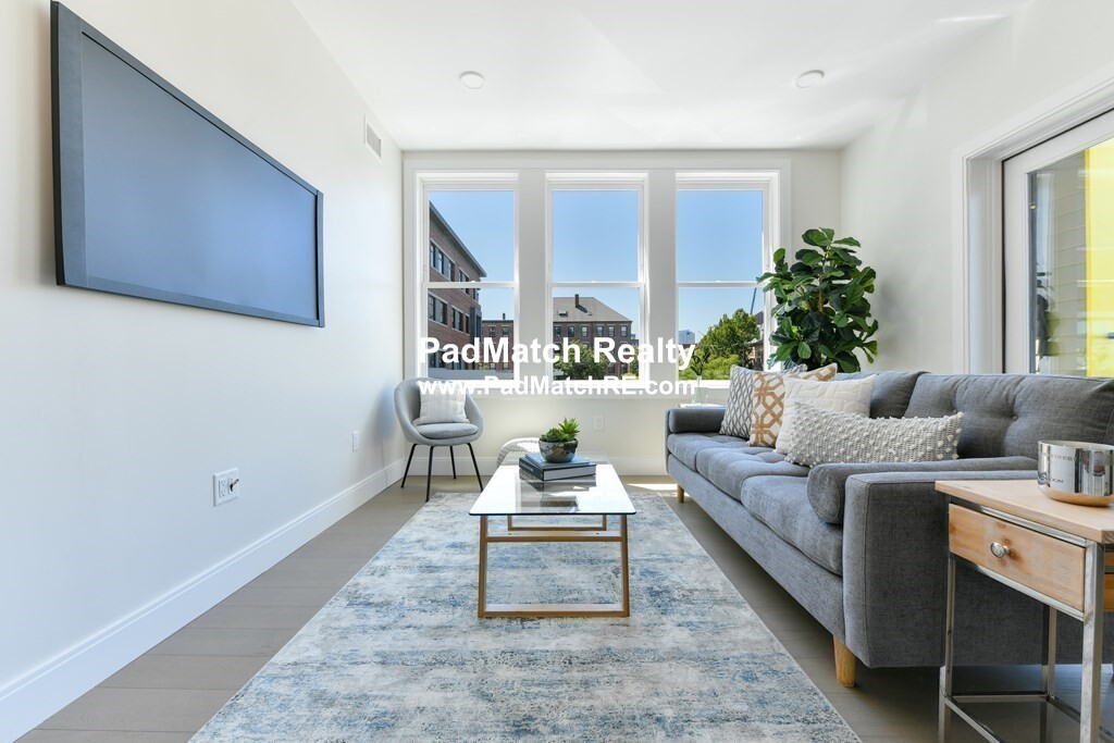 8 Winthrop St, East Boston