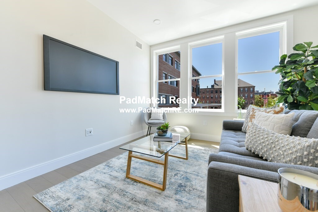 8 Winthrop St, East Boston