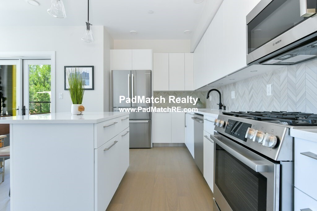 8 Winthrop St, East Boston