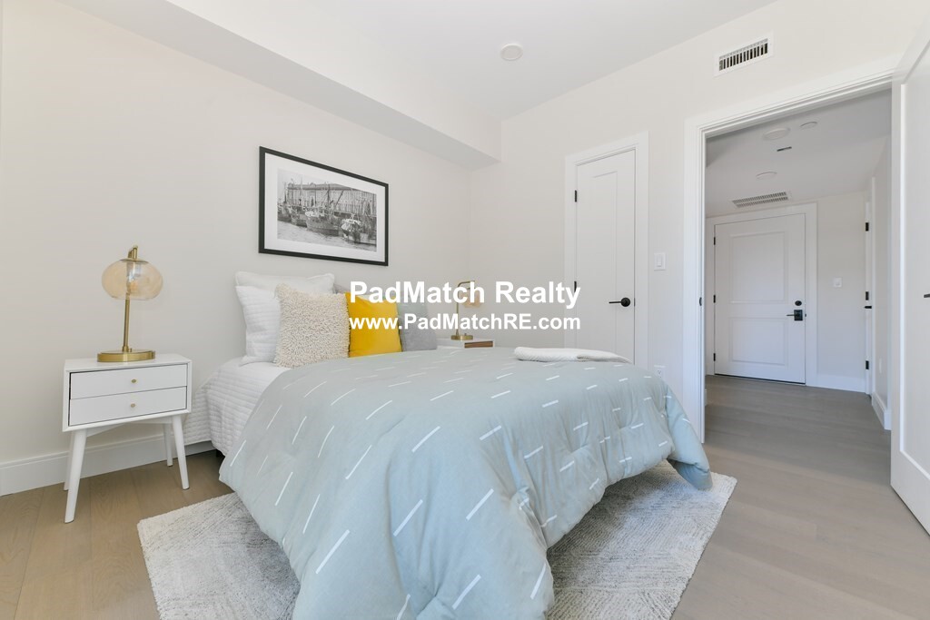 8 Winthrop St, East Boston