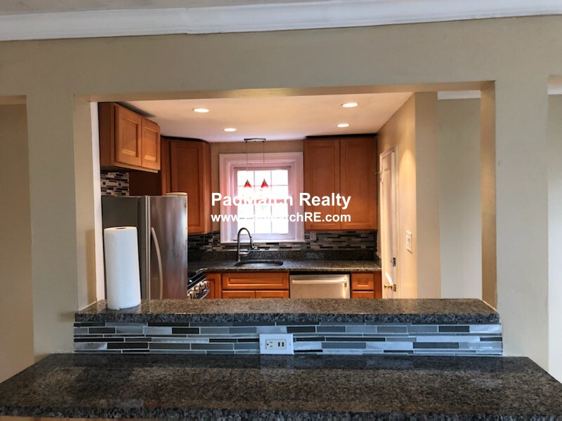 35 Grew Hill Rd, Roslindale