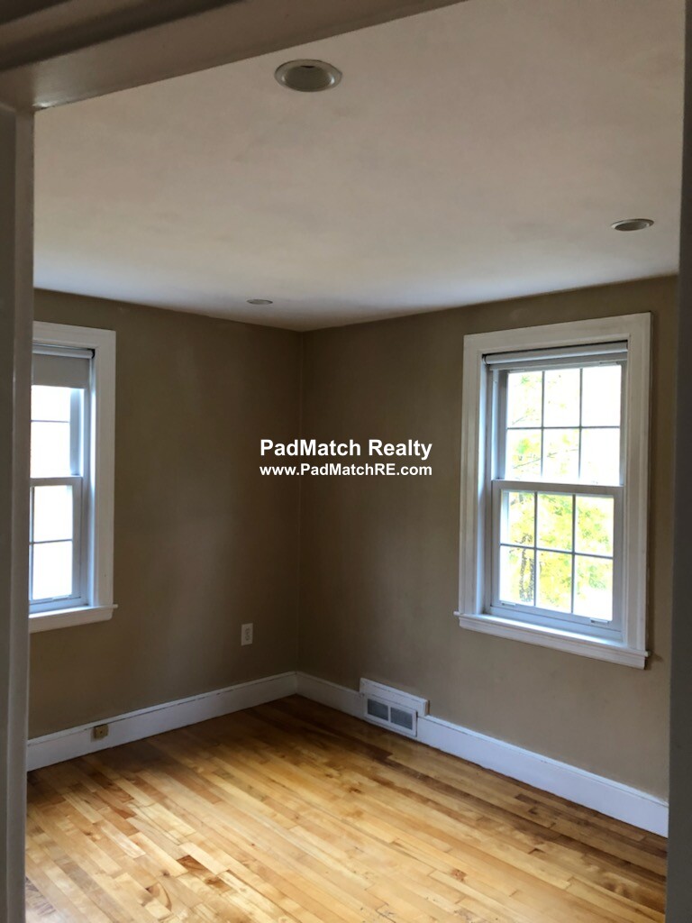 35 Grew Hill Rd, Roslindale