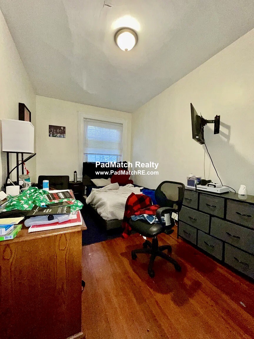 186 Naples Rd, Brookline Village