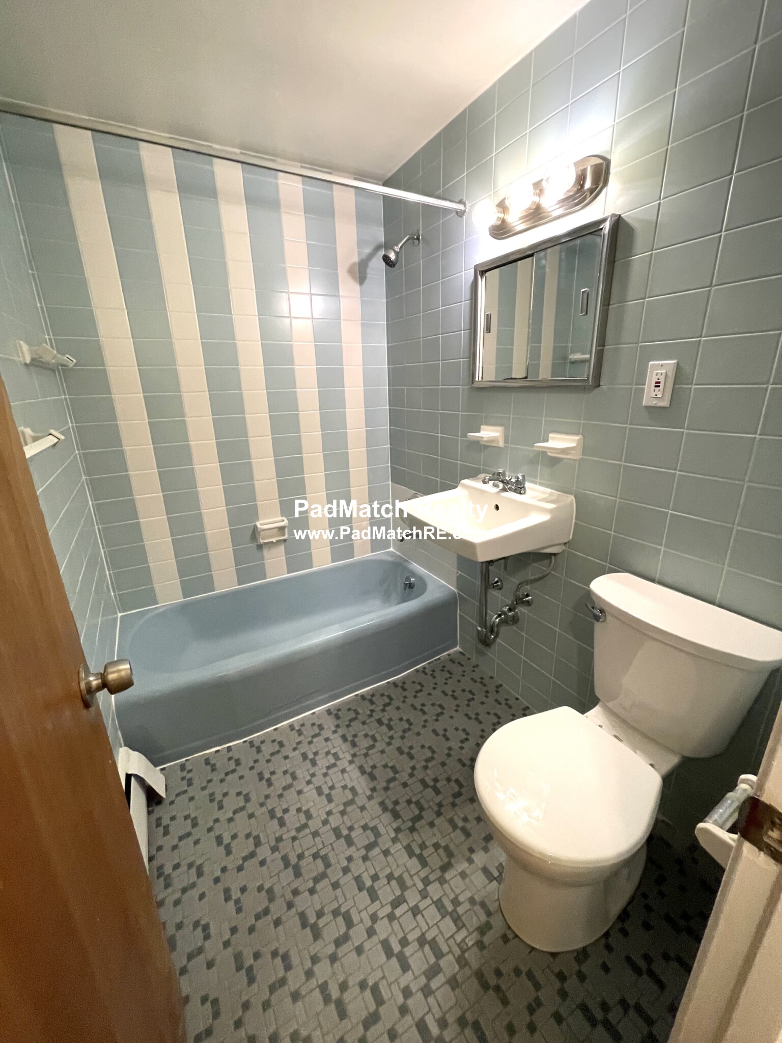 Photo 12 of 2018 Commonwealth Ave. Unit 07