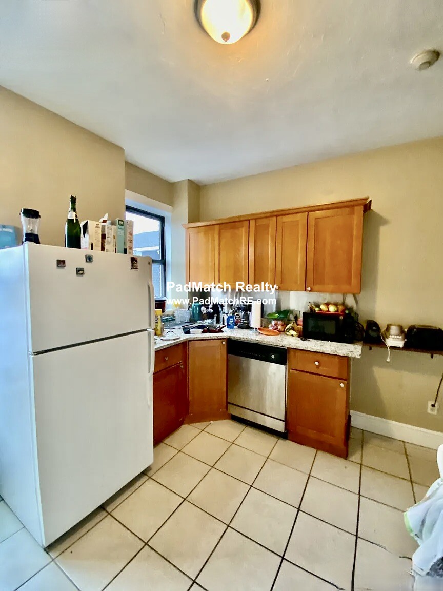 Photo 8 of 17 Highgate St. Unit 6