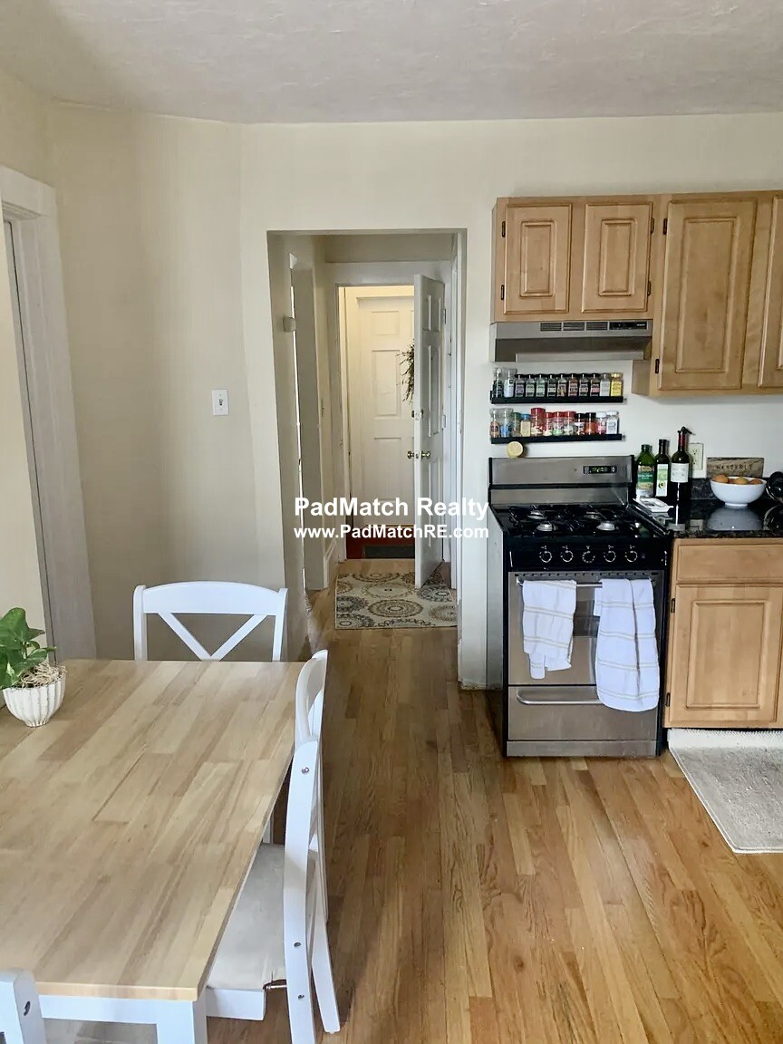 857 1st St, South Boston