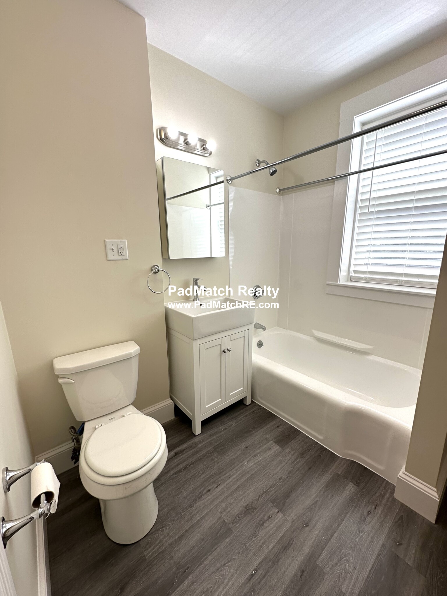 1595 Beacon St, Washington Square