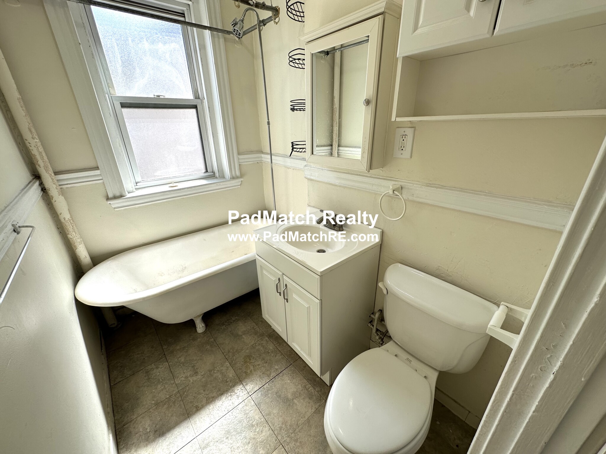 364 Riverway, Mission Hill