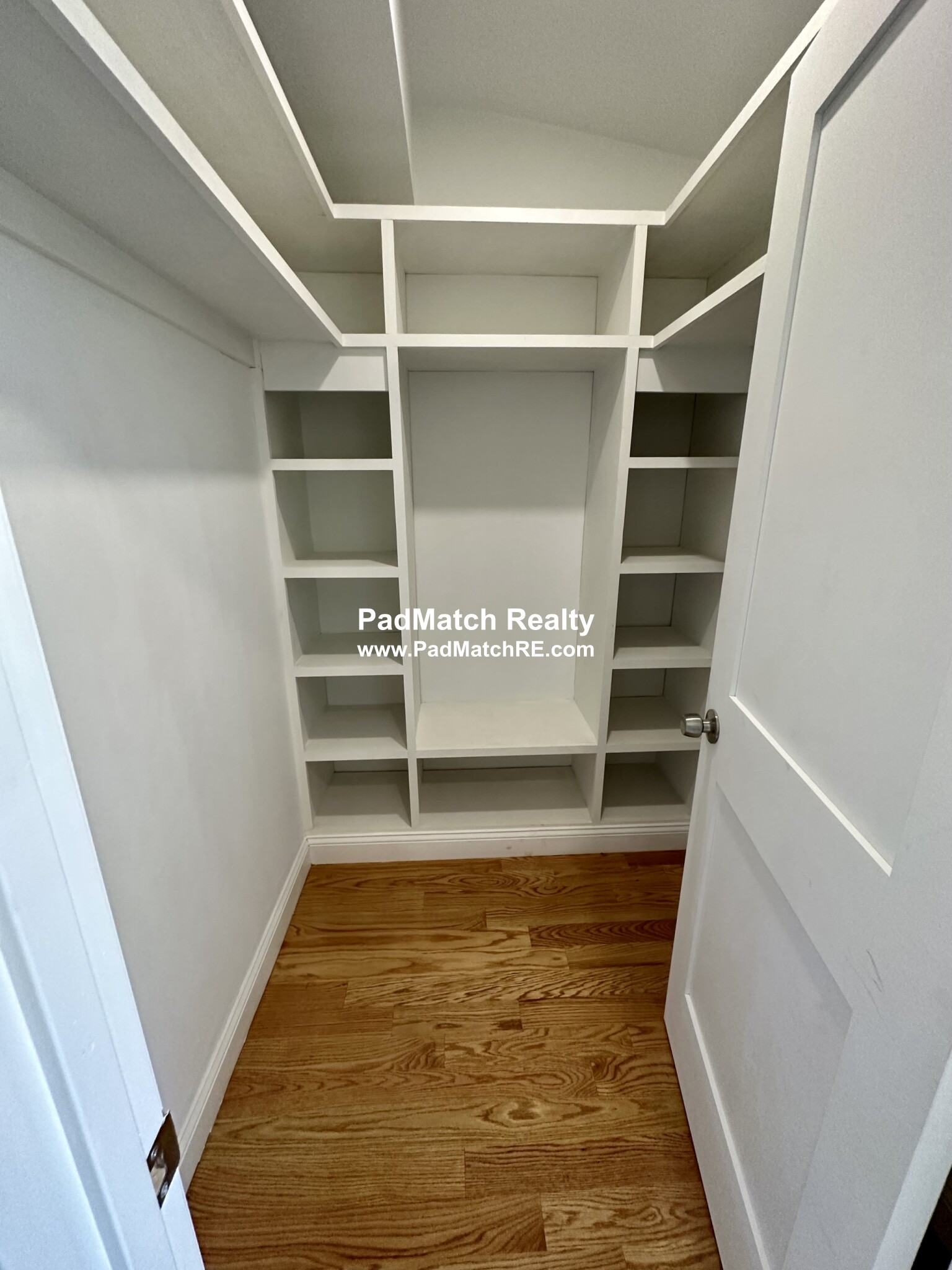 628 Trapelo Rd, Waverley Square