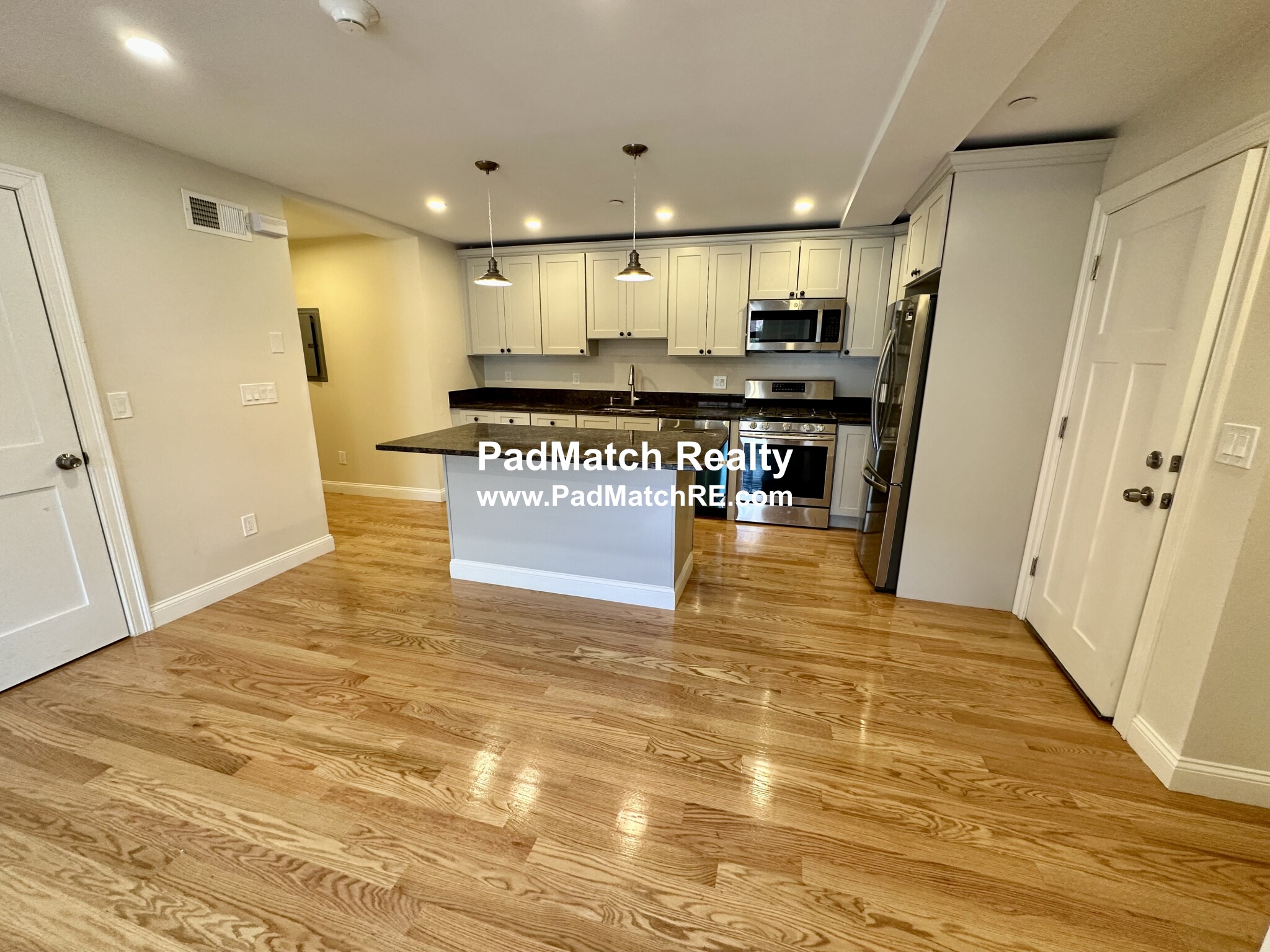 628 Trapelo Rd, Waverley Square