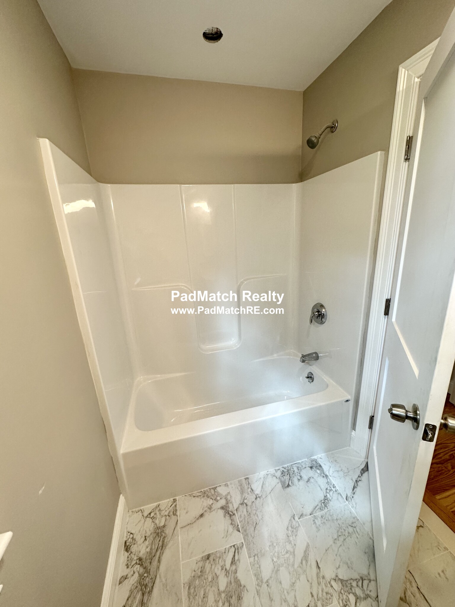 628 Trapelo Rd, Waverley Square