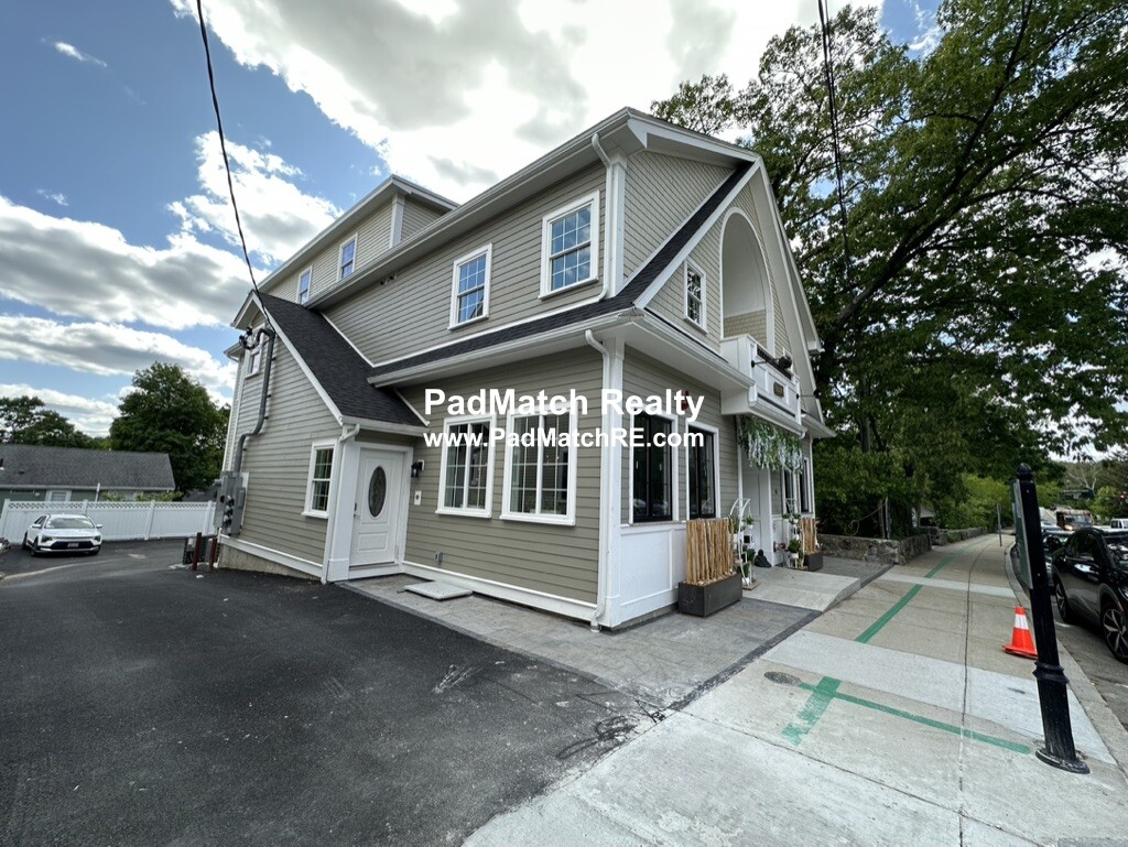 628 Trapelo Rd, Waverley Square