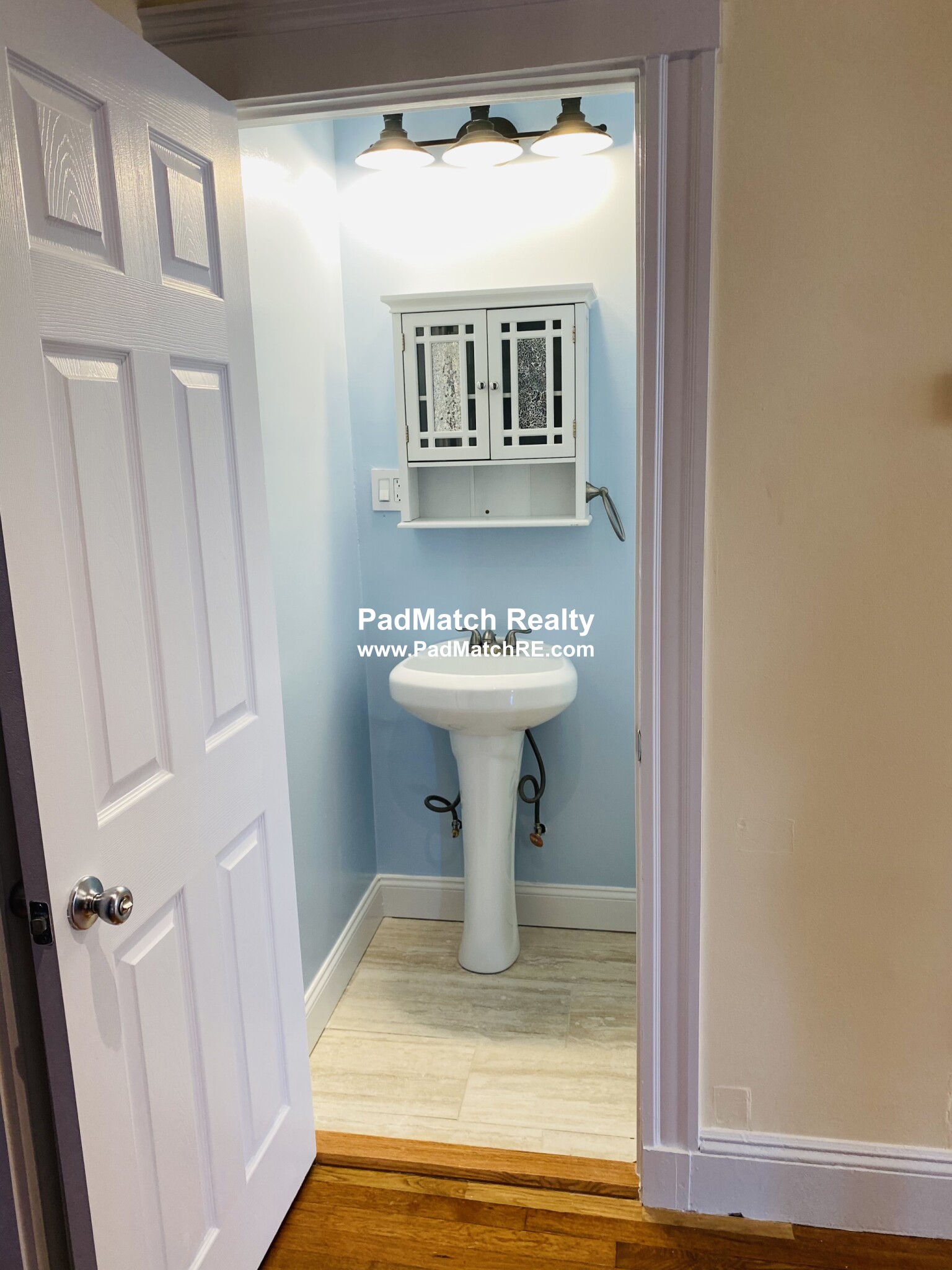 50 Bilodeau Rd, Roxbury