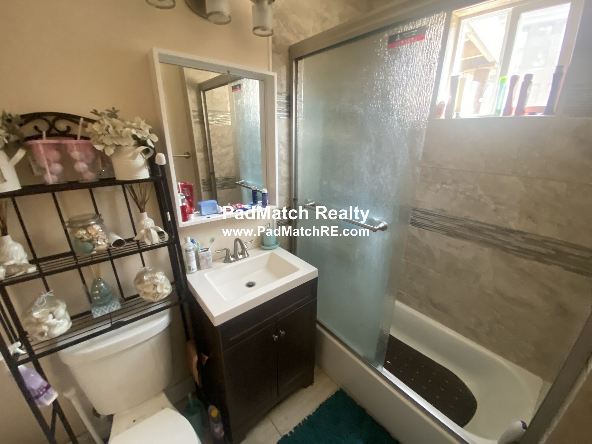 50 Bilodeau Rd, Roxbury