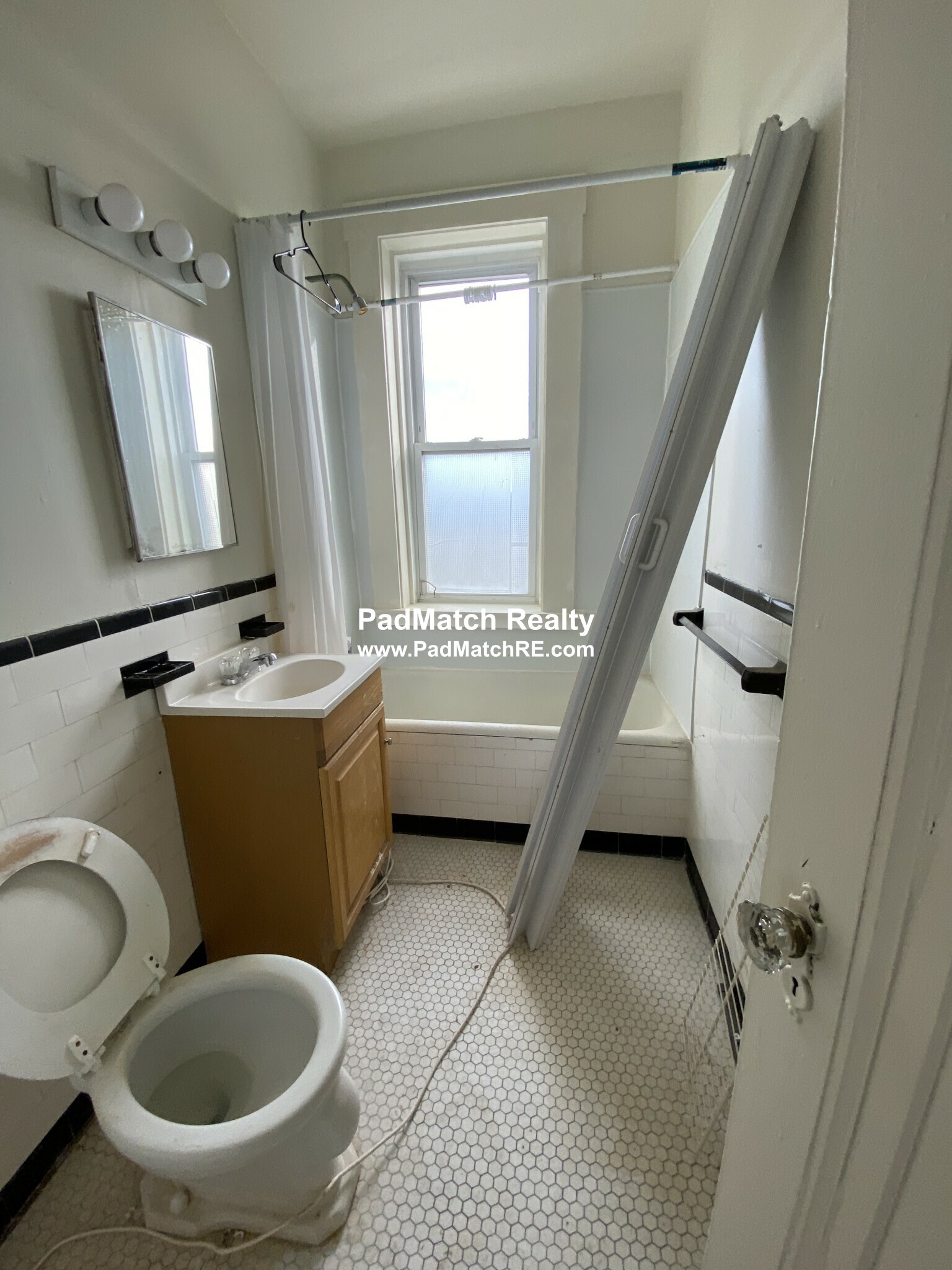 1687 Commonwealth Ave, Brighton