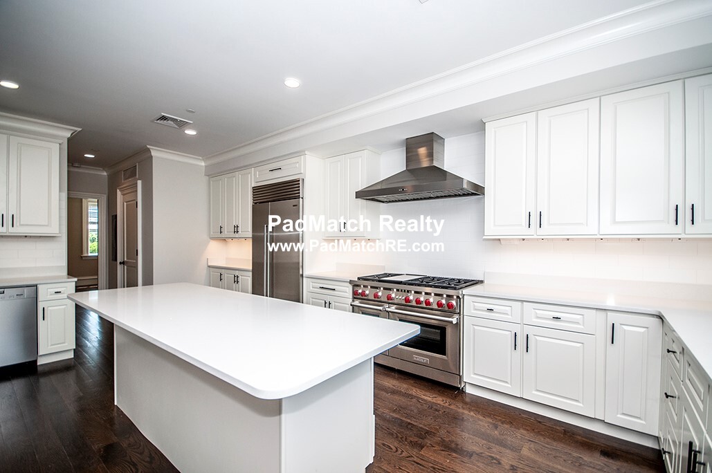 11 Alton Pl, Longwood