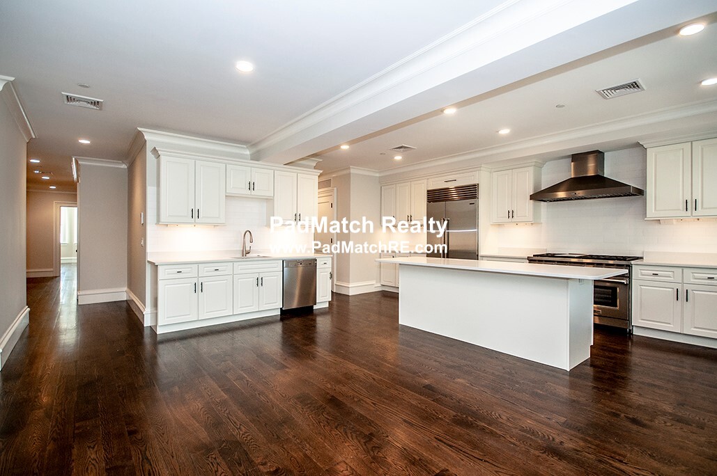 11 Alton Pl, Longwood