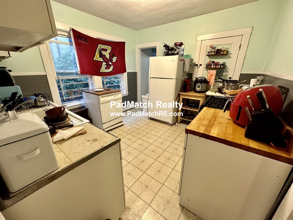 6 Boulevard Ter, Allston