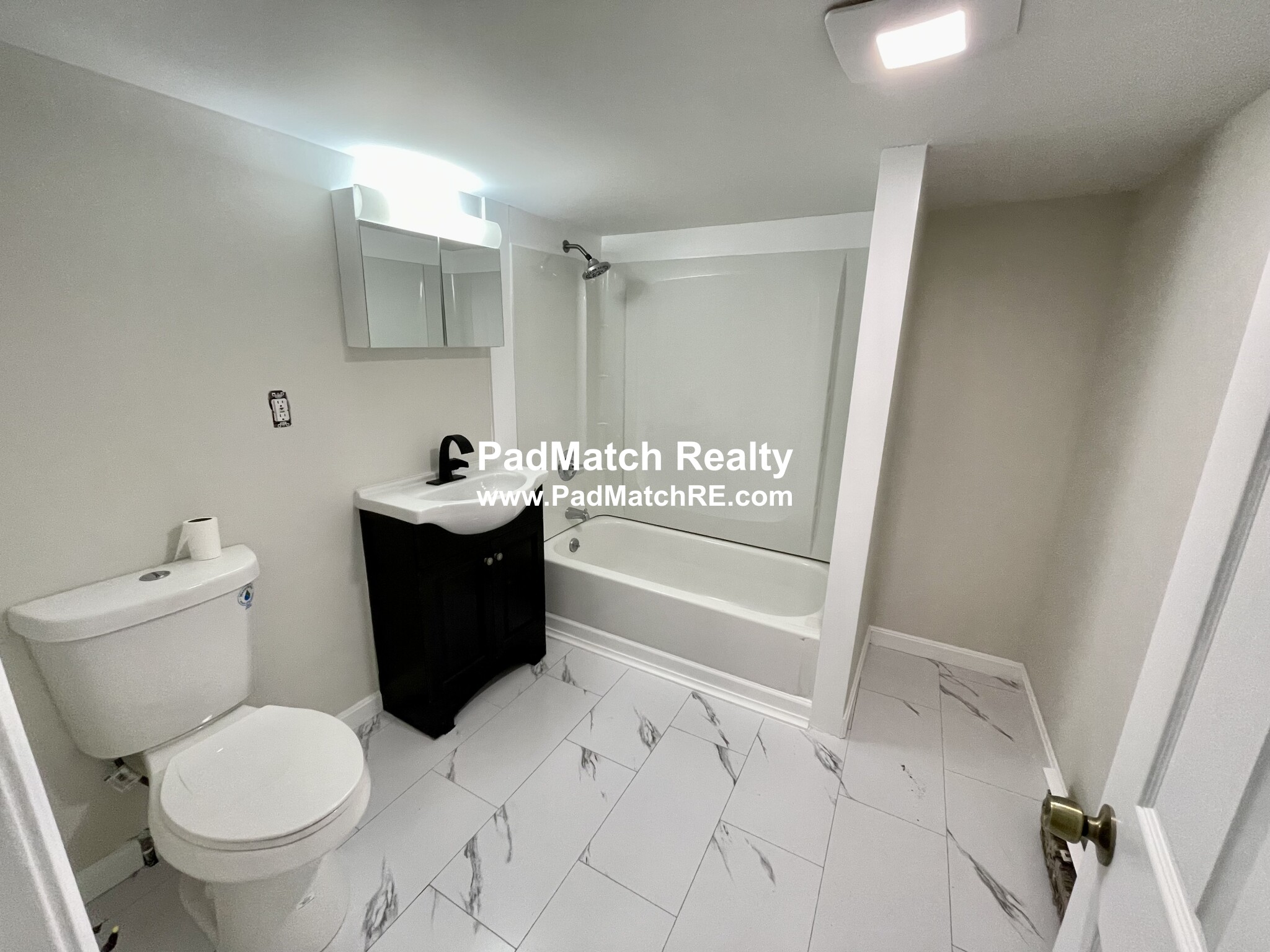 33 Lens St, Southbridge