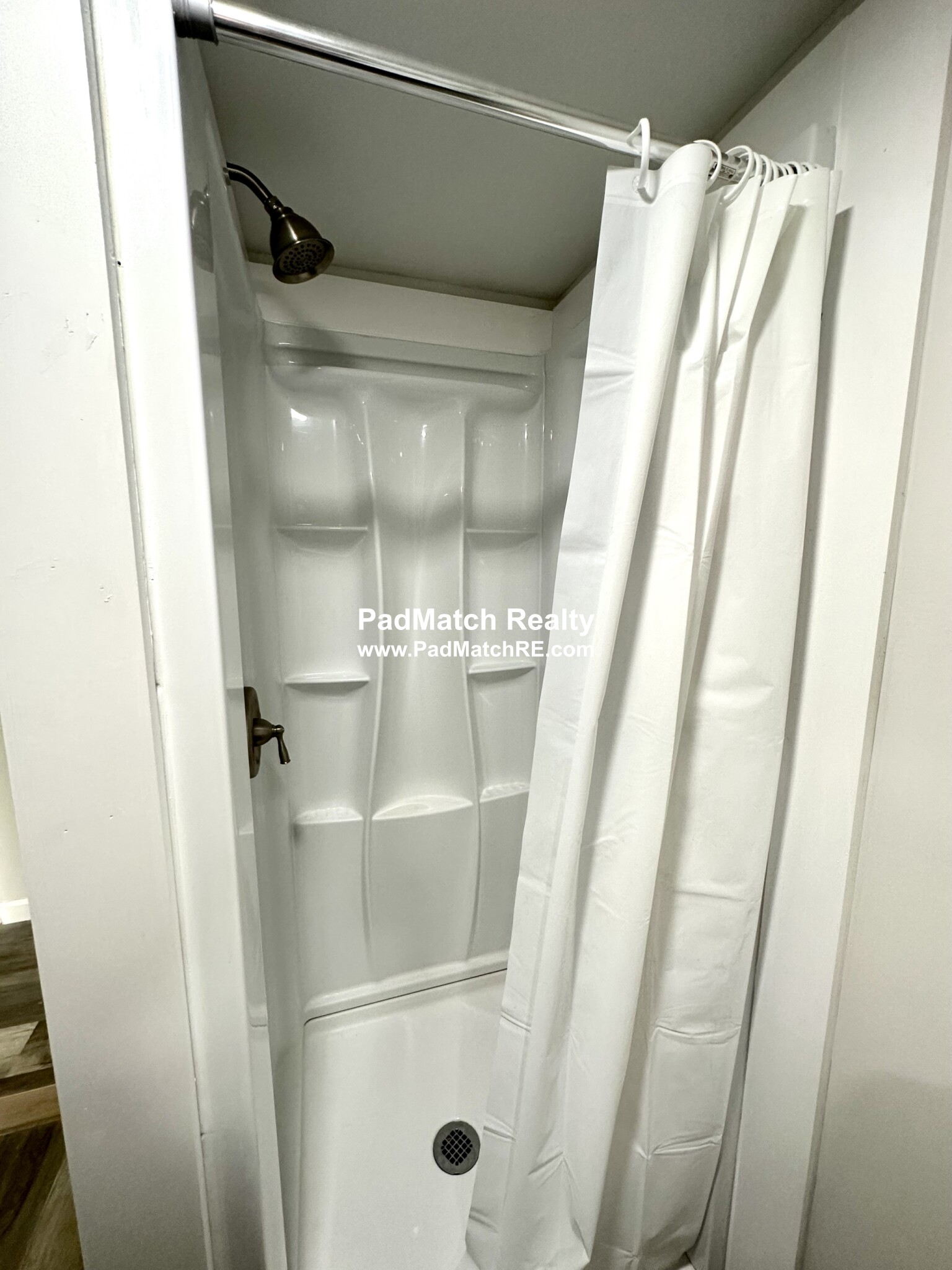 33 Lens St, Southbridge