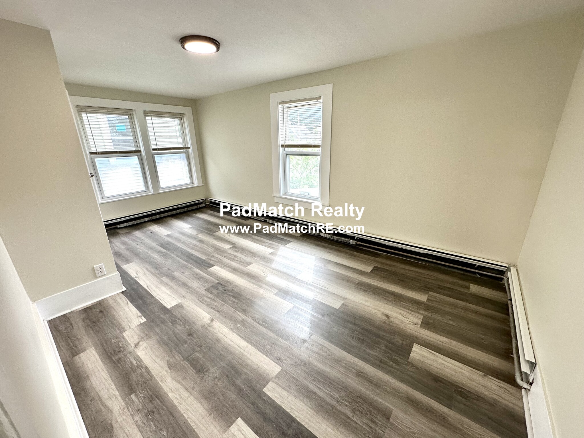 33 Lens St, Southbridge