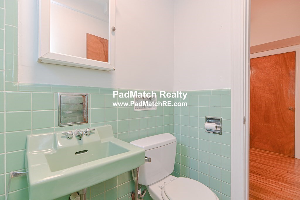 23 Warwick Rd, Brookline Hills