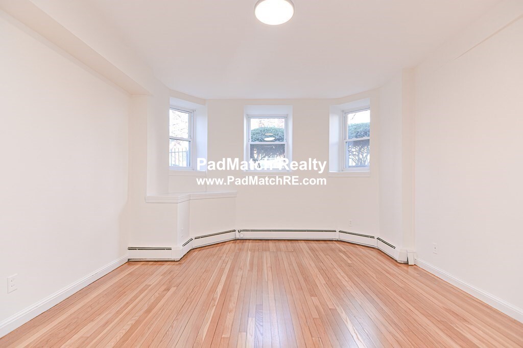 23 Warwick Rd, Brookline Hills